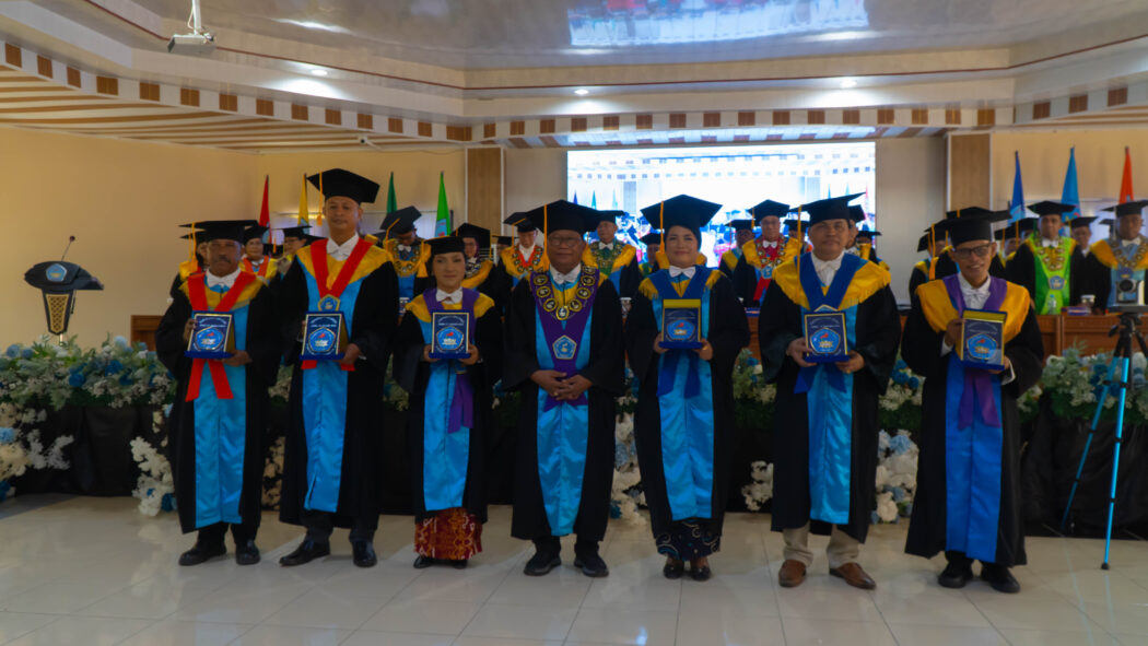 Rektor UNPATTI Kukuhkan Dua Guru Besar FKIP di Bidang Linguistik dan Didaktik Metodik Bahasa Jerman