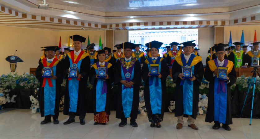 Rektor UNPATTI Kukuhkan Dua Guru Besar FKIP di Bidang Linguistik dan Didaktik Metodik Bahasa Jerman